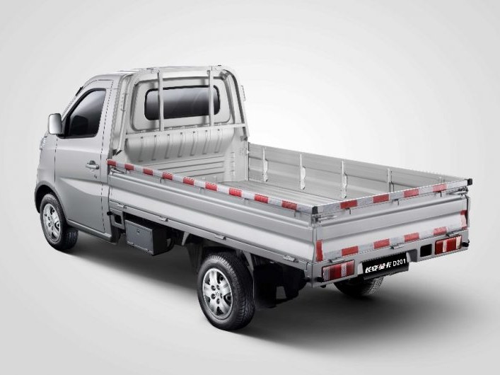 Startruck, vue arrière trois-quarts, ridelles relevées