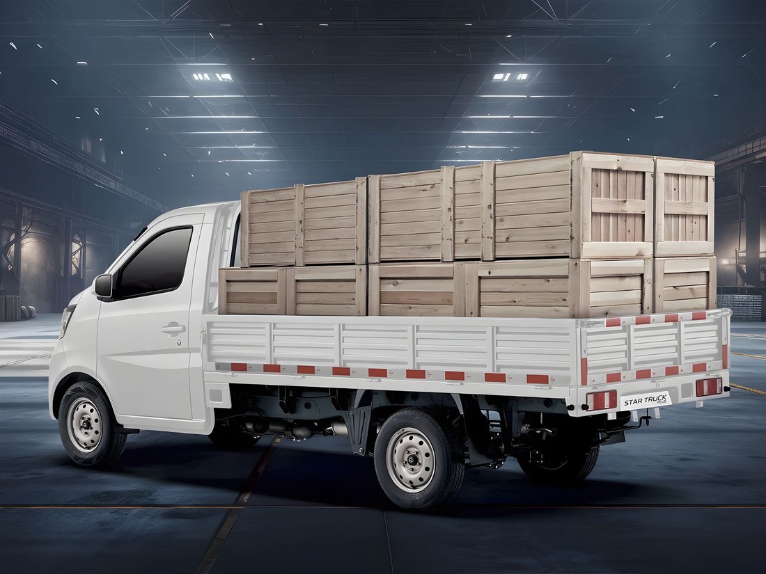 Startruck chargé de caisses en bois, vue latérale